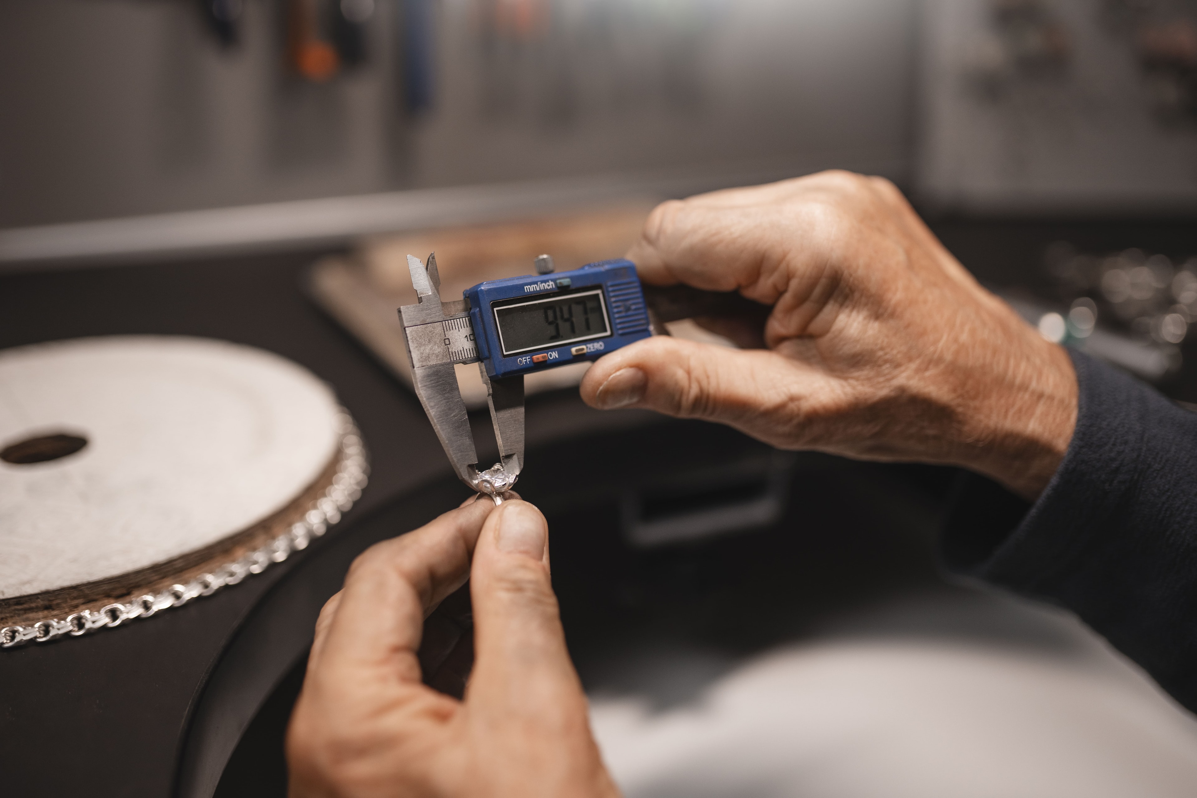 Ölçmə Cihazları: Multimetrlərdən Kalibratorlara Qədər